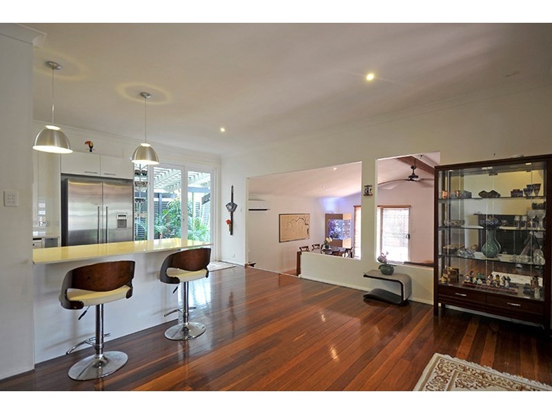 1 Karina Crescent, Broadbeach Waters QLD 4218