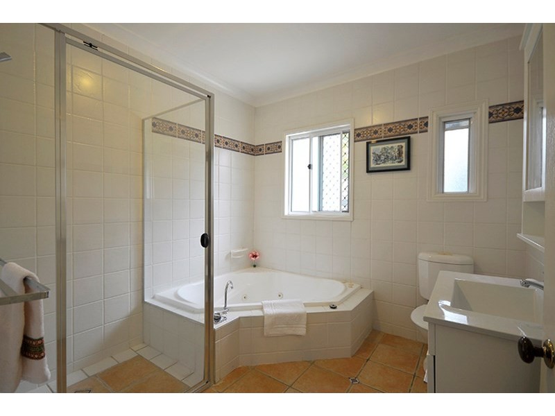 1 Karina Crescent, Broadbeach Waters QLD 4218