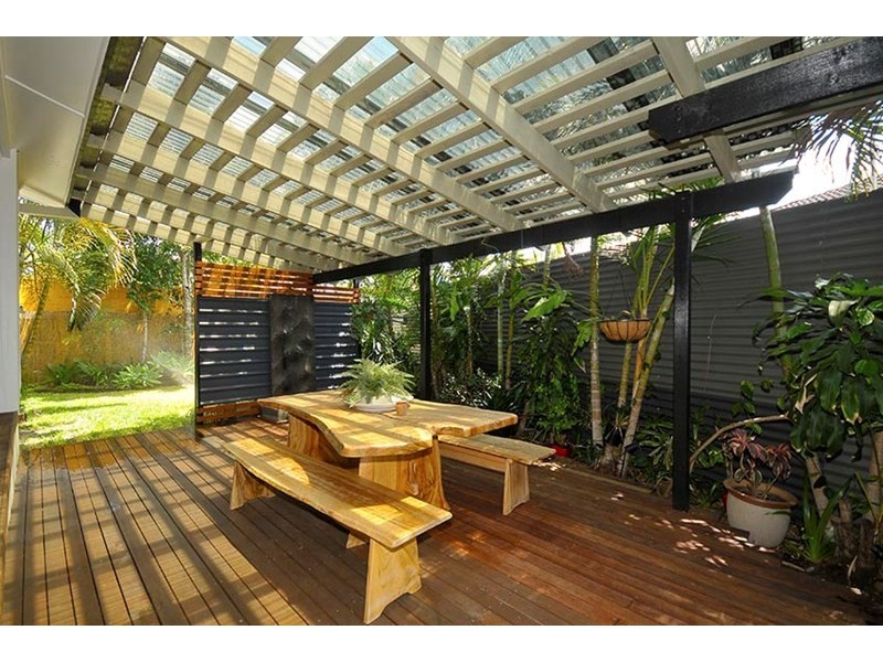 1 Karina Crescent, Broadbeach Waters QLD 4218