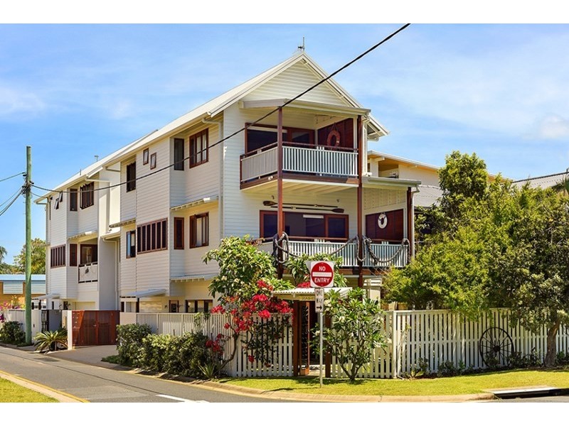 1/52 Jefferson Lane, Palm Beach QLD 4221