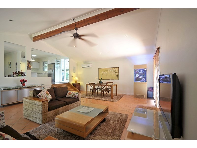 1 Karina Crescent, Broadbeach Waters QLD 4218