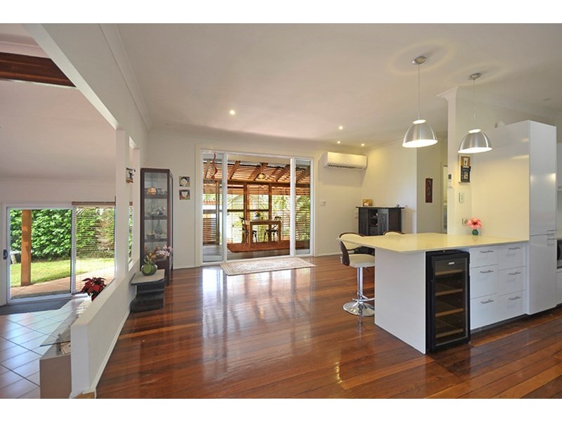1 Karina Crescent, Broadbeach Waters QLD 4218