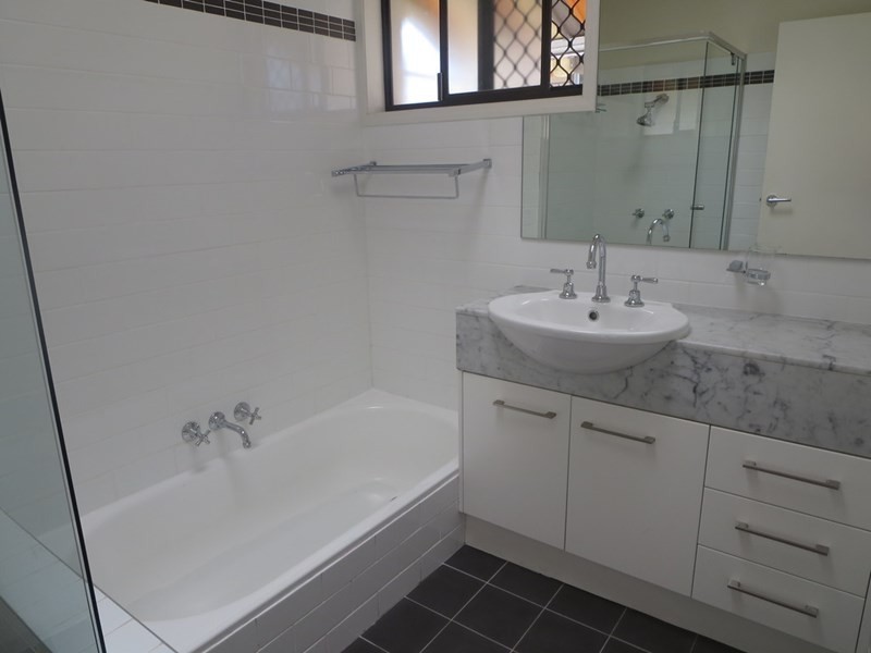 12 Caprice Court, Mermaid Waters QLD 4218