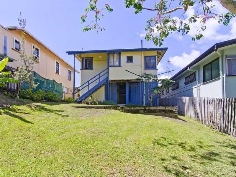 7 Tenth Avenue, Palm Beach QLD 4221