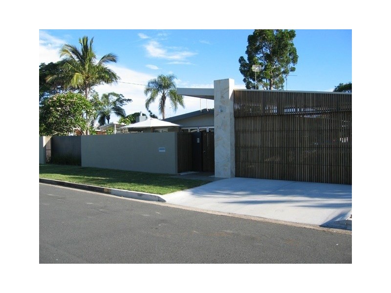 21 Naranga Avenue, Broadbeach Waters QLD 4218