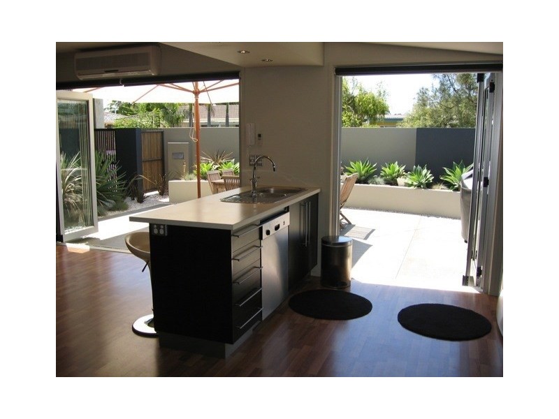 21 Naranga Avenue, Broadbeach Waters QLD 4218