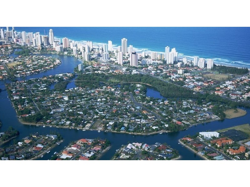 21 Naranga Avenue, Broadbeach Waters QLD 4218