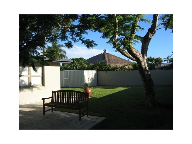 21 Naranga Avenue, Broadbeach Waters QLD 4218