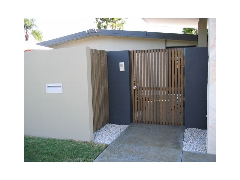 21 Naranga Avenue, Broadbeach Waters QLD 4218