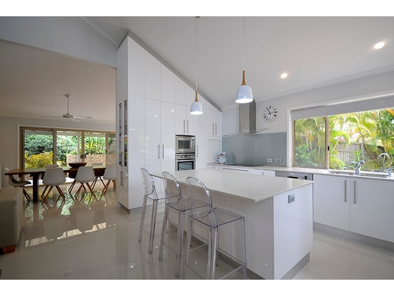 8 Dundee Court, Robina QLD 4226