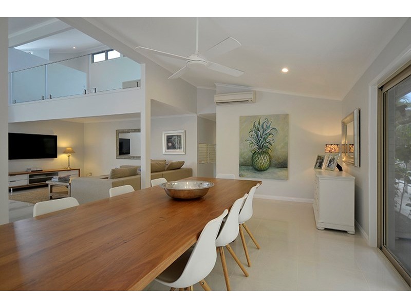 8 Dundee Court, Robina QLD 4226