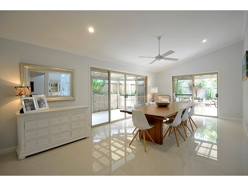 8 Dundee Court, Robina QLD 4226