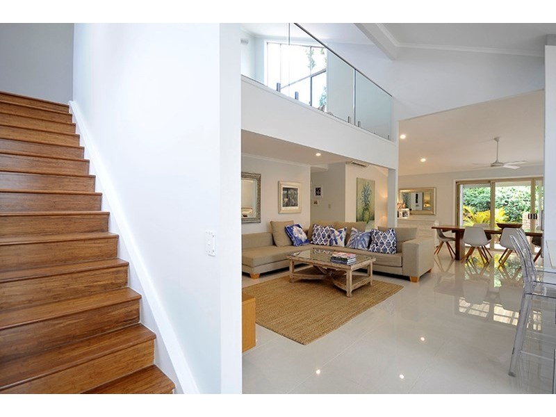 8 Dundee Court, Robina QLD 4226