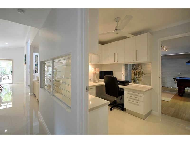 8 Dundee Court, Robina QLD 4226