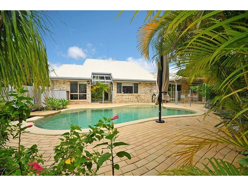 8 Dundee Court, Robina QLD 4226