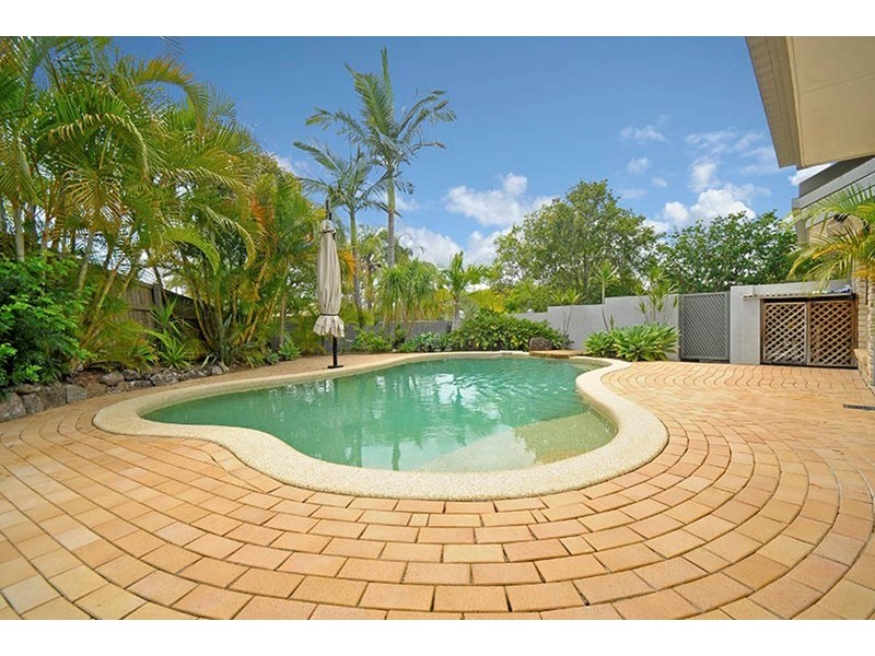 8 Dundee Court, Robina QLD 4226