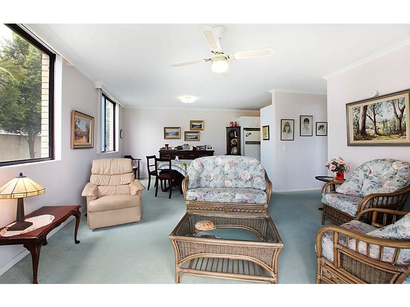 1/2619 Gold Coast Highway, Broadbeach QLD 4218