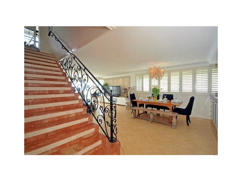 Apt 42, 18 Macarthur Parade “Yachting Towers”, Main Beach QLD 4217