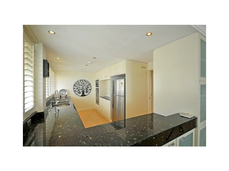 Apt 42, 18 Macarthur Parade “Yachting Towers”, Main Beach QLD 4217