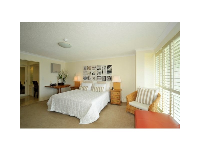 Apt 42, 18 Macarthur Parade “Yachting Towers”, Main Beach QLD 4217