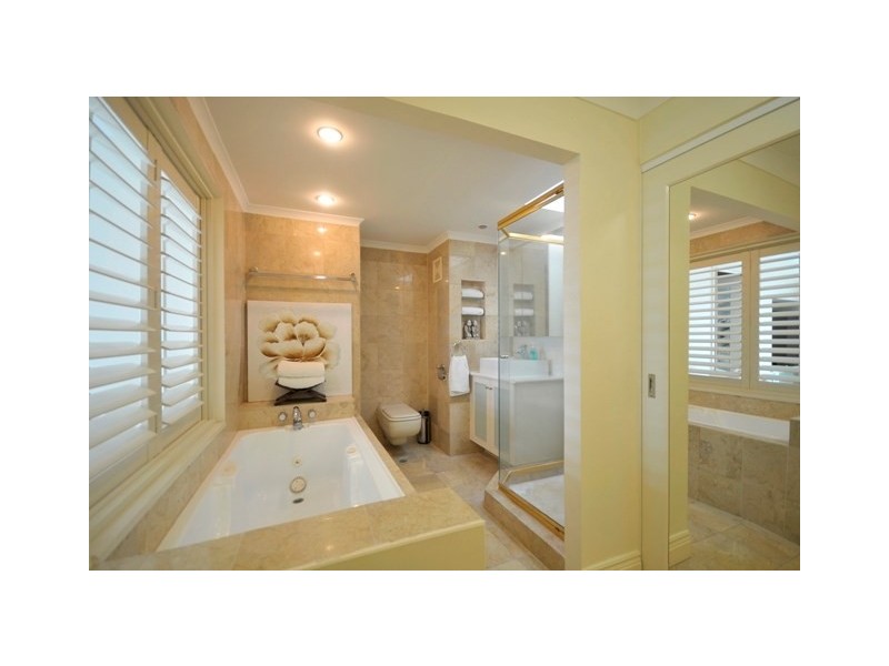 Apt 42, 18 Macarthur Parade “Yachting Towers”, Main Beach QLD 4217