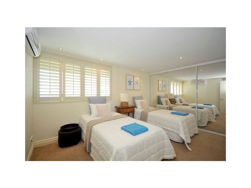 Apt 42, 18 Macarthur Parade “Yachting Towers”, Main Beach QLD 4217