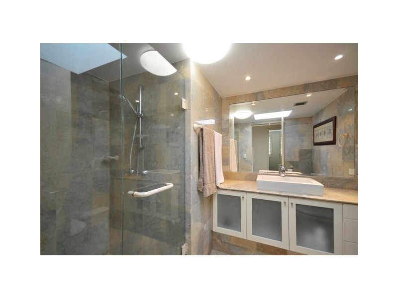 Apt 42, 18 Macarthur Parade “Yachting Towers”, Main Beach QLD 4217