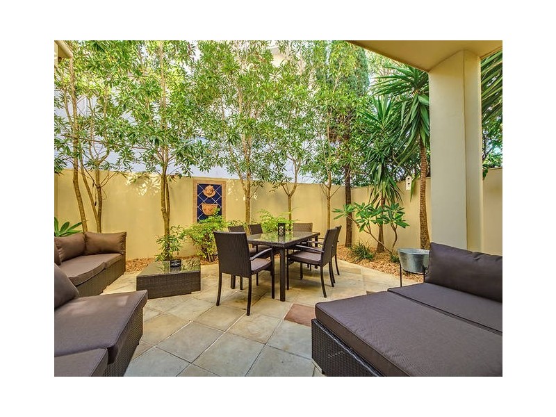 2/25 Hilda Street, Mermaid Beach QLD 4218