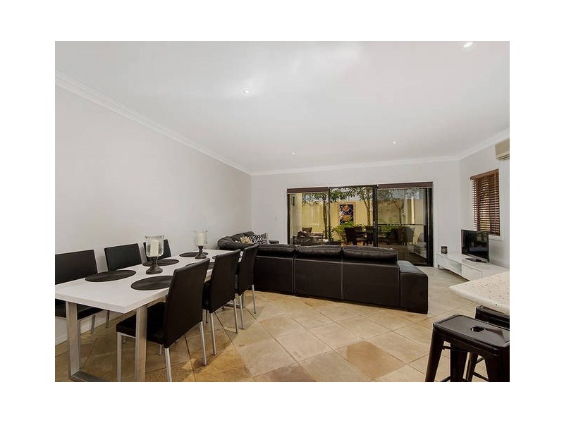 2/25 Hilda Street, Mermaid Beach QLD 4218