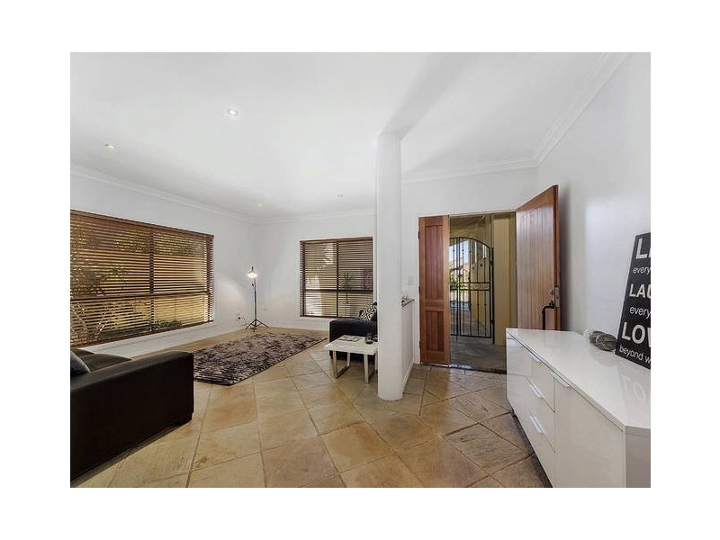 2/25 Hilda Street, Mermaid Beach QLD 4218