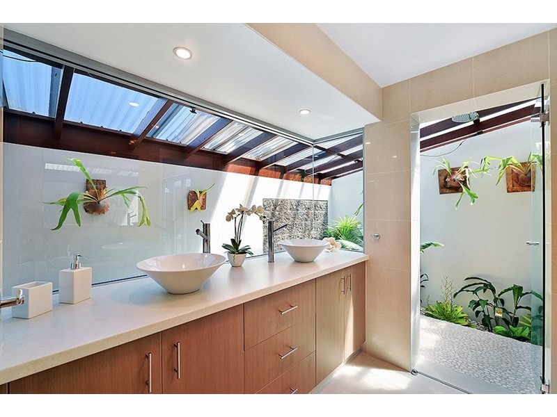 824 Pacific Parade, Currumbin QLD 4223