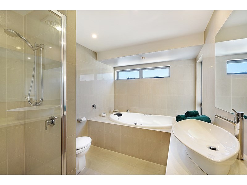 824 Pacific Parade, Currumbin QLD 4223