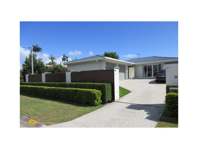 139 Monaco Street, Broadbeach Waters QLD 4218