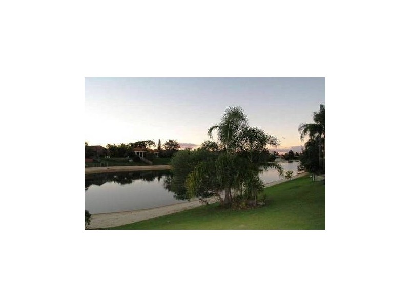 7/2 Dunlop Court, Mermaid Waters QLD 4218