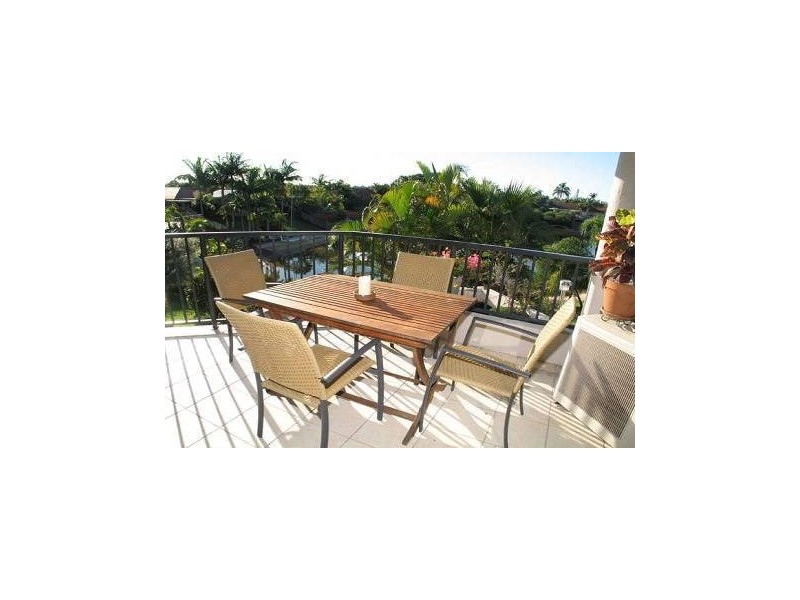 7/2 Dunlop Court, Mermaid Waters QLD 4218