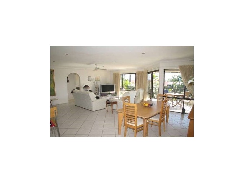 7/2 Dunlop Court, Mermaid Waters QLD 4218