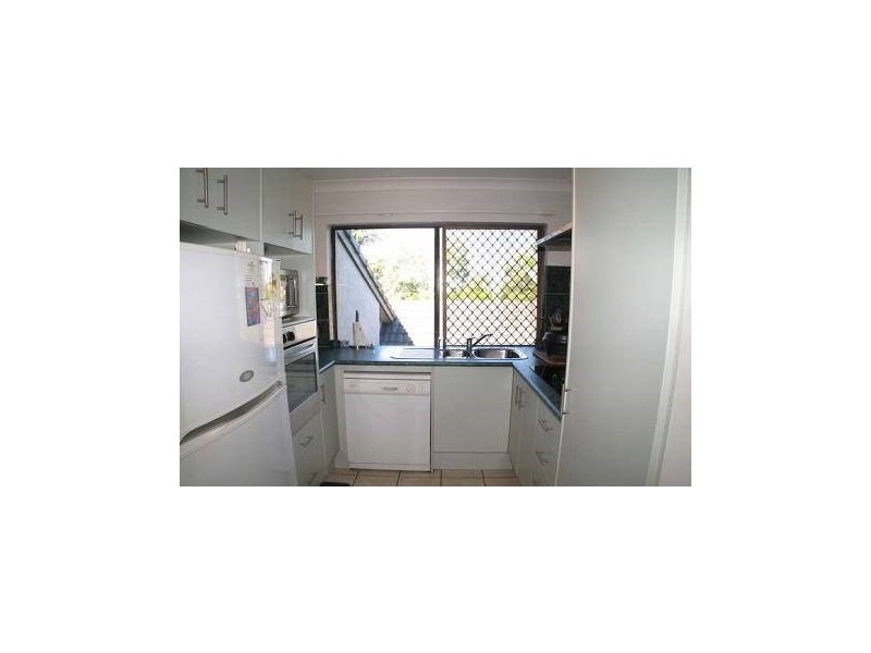 7/2 Dunlop Court, Mermaid Waters QLD 4218