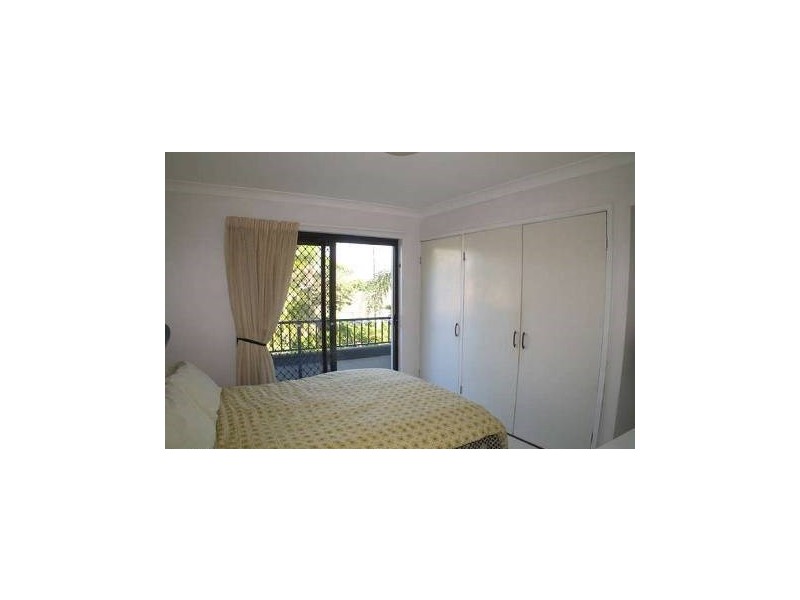 7/2 Dunlop Court, Mermaid Waters QLD 4218