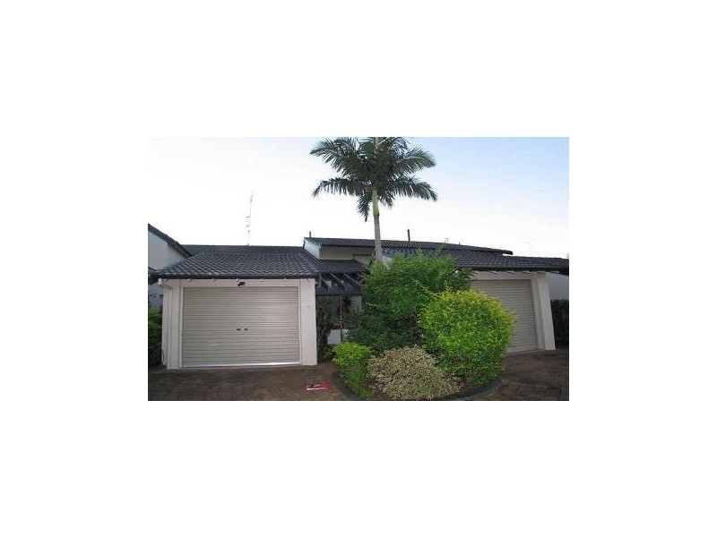 7/2 Dunlop Court, Mermaid Waters QLD 4218