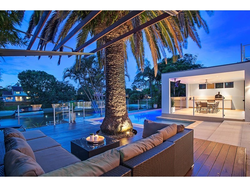 7 Coobowie Street, Broadbeach Waters QLD 4218