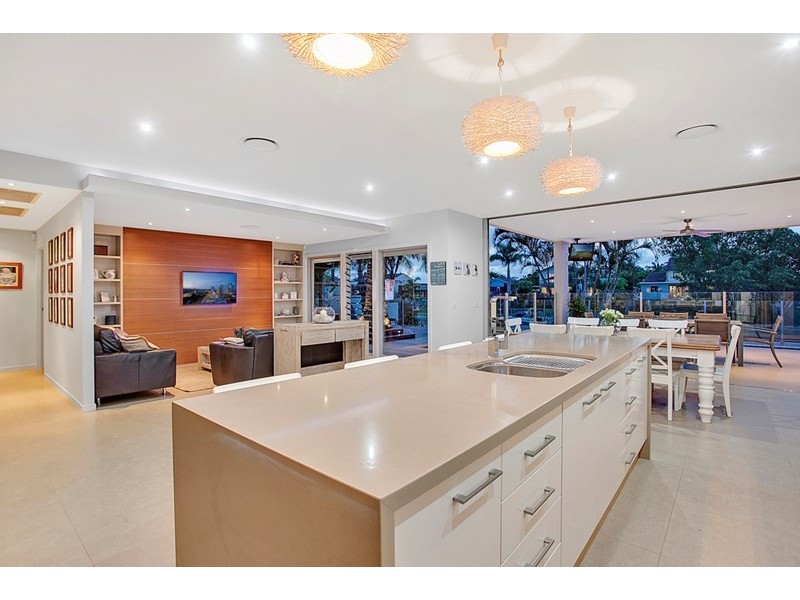7 Coobowie Street, Broadbeach Waters QLD 4218