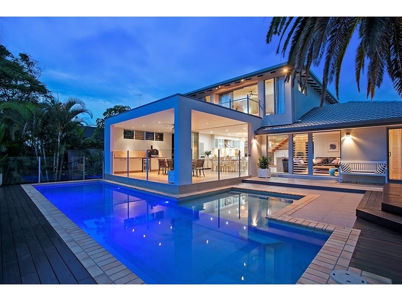 7 Coobowie Street, Broadbeach Waters QLD 4218