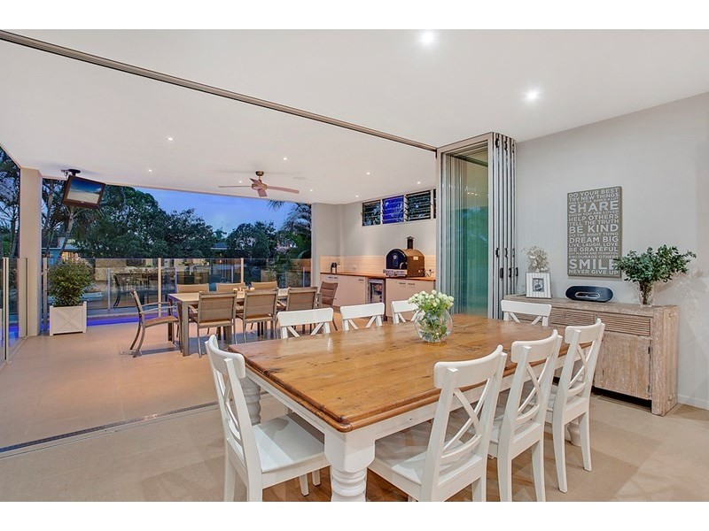 7 Coobowie Street, Broadbeach Waters QLD 4218