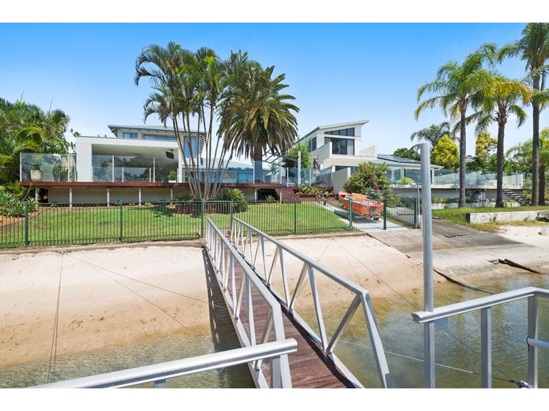 7 Coobowie Street, Broadbeach Waters QLD 4218
