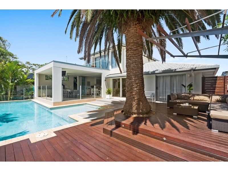 7 Coobowie Street, Broadbeach Waters QLD 4218