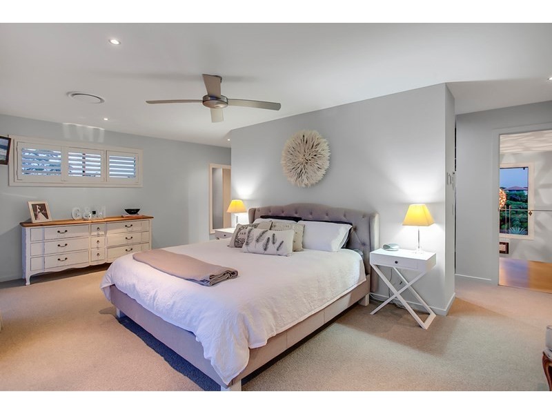 7 Coobowie Street, Broadbeach Waters QLD 4218