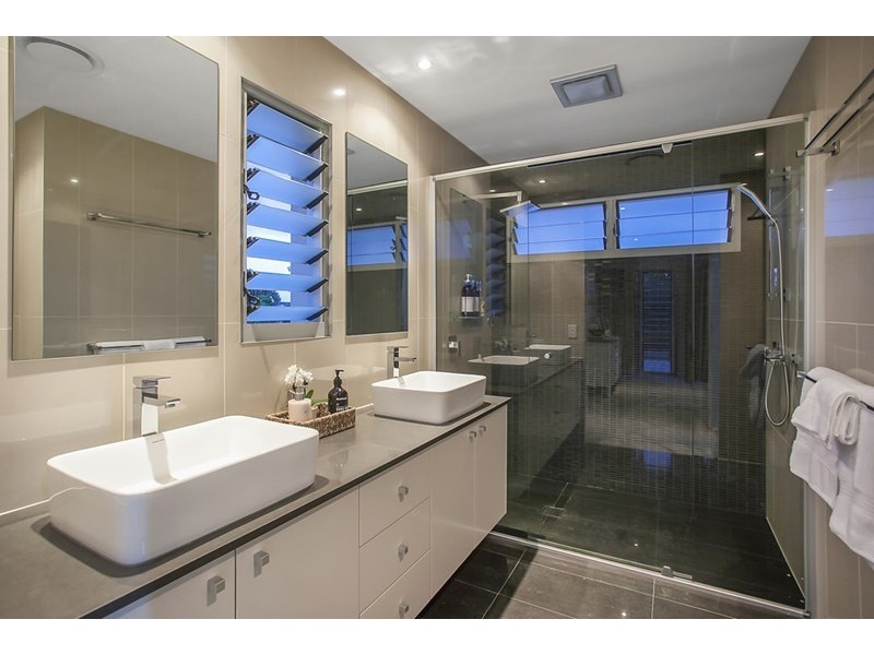 7 Coobowie Street, Broadbeach Waters QLD 4218