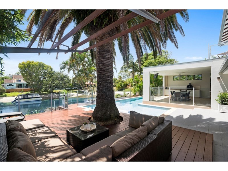 7 Coobowie Street, Broadbeach Waters QLD 4218