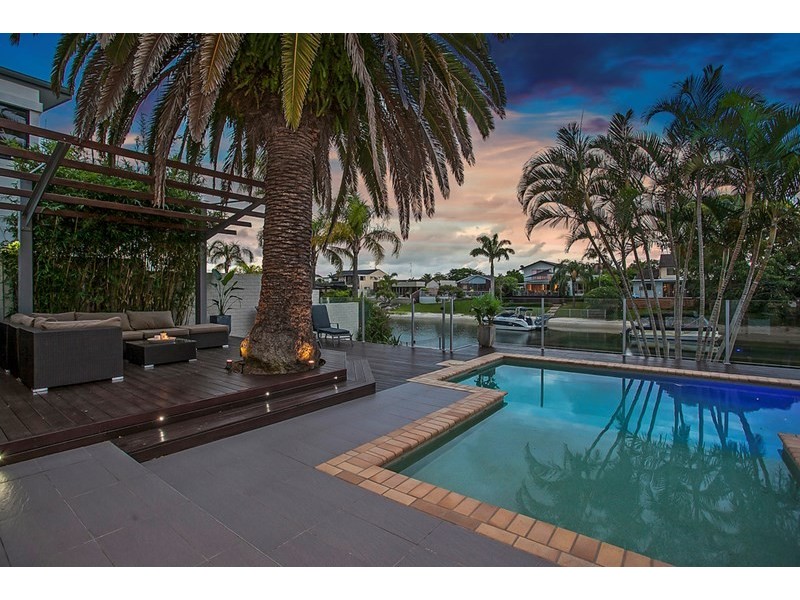 7 Coobowie Street, Broadbeach Waters QLD 4218