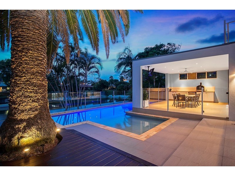 7 Coobowie Street, Broadbeach Waters QLD 4218